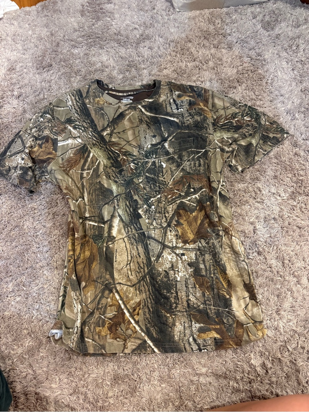 Realtree Short-Sleeve Camo Crewneck Tee in Green, Brown, Black